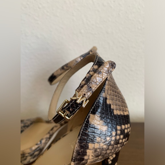 Michael Kors Margot Platform Sandals Python
Embossed Leather Butternut Size 7.5 - Picture 5 of 5